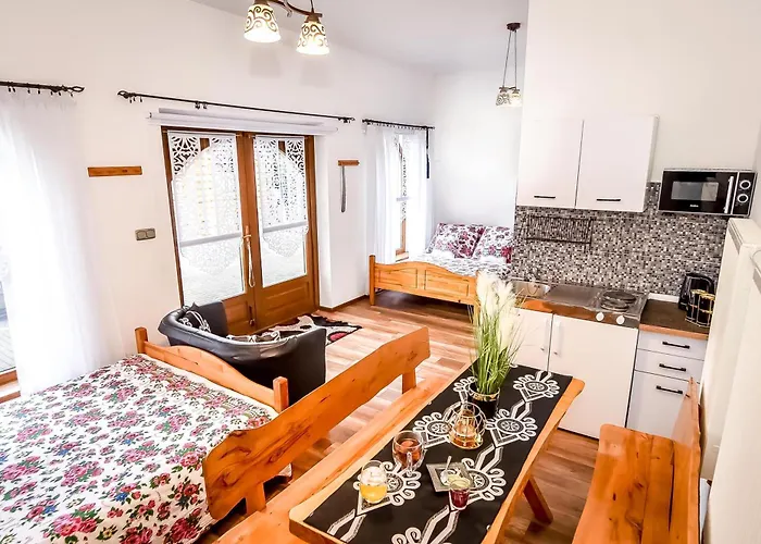 לינה וארוחת בוקר U Ireny 3*